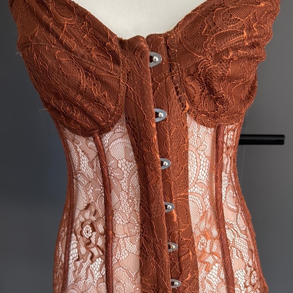 NWT PrettyLittleThings Chocolate Lace Hook Corset Size 8 - Picture 2 of 10